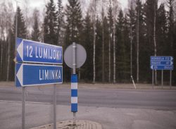 Valokuva: Kuvituskuva tienviitta Liminka Lumijoki.